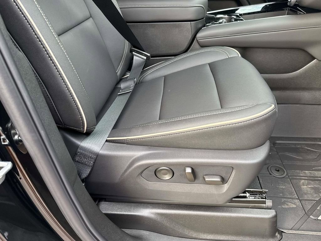 New 2026 Chevrolet Suburban Premier image 12