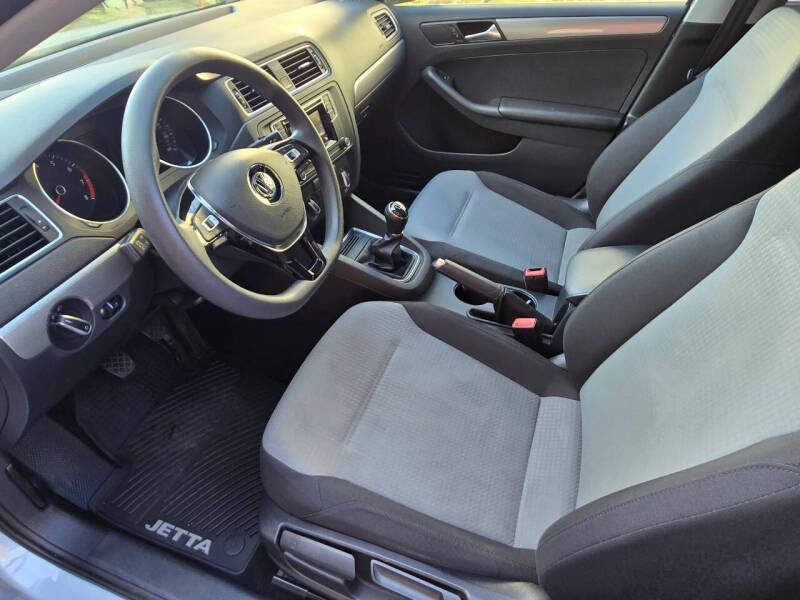 Used 2017 Volkswagen Jetta S image 6