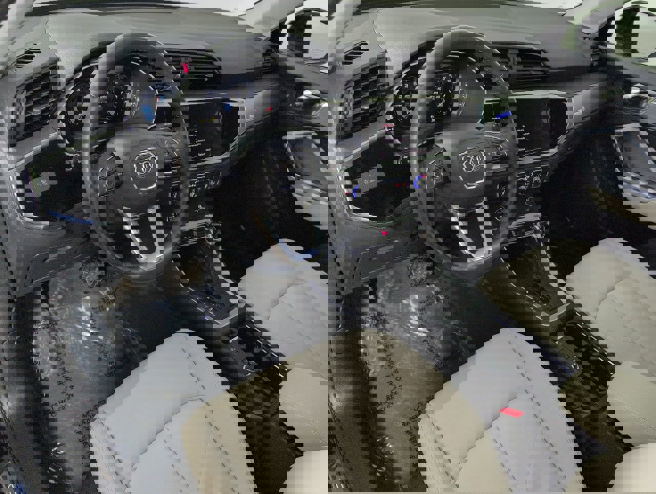 Used 2024 Audi Q3 2.0T Premium Plus image 2