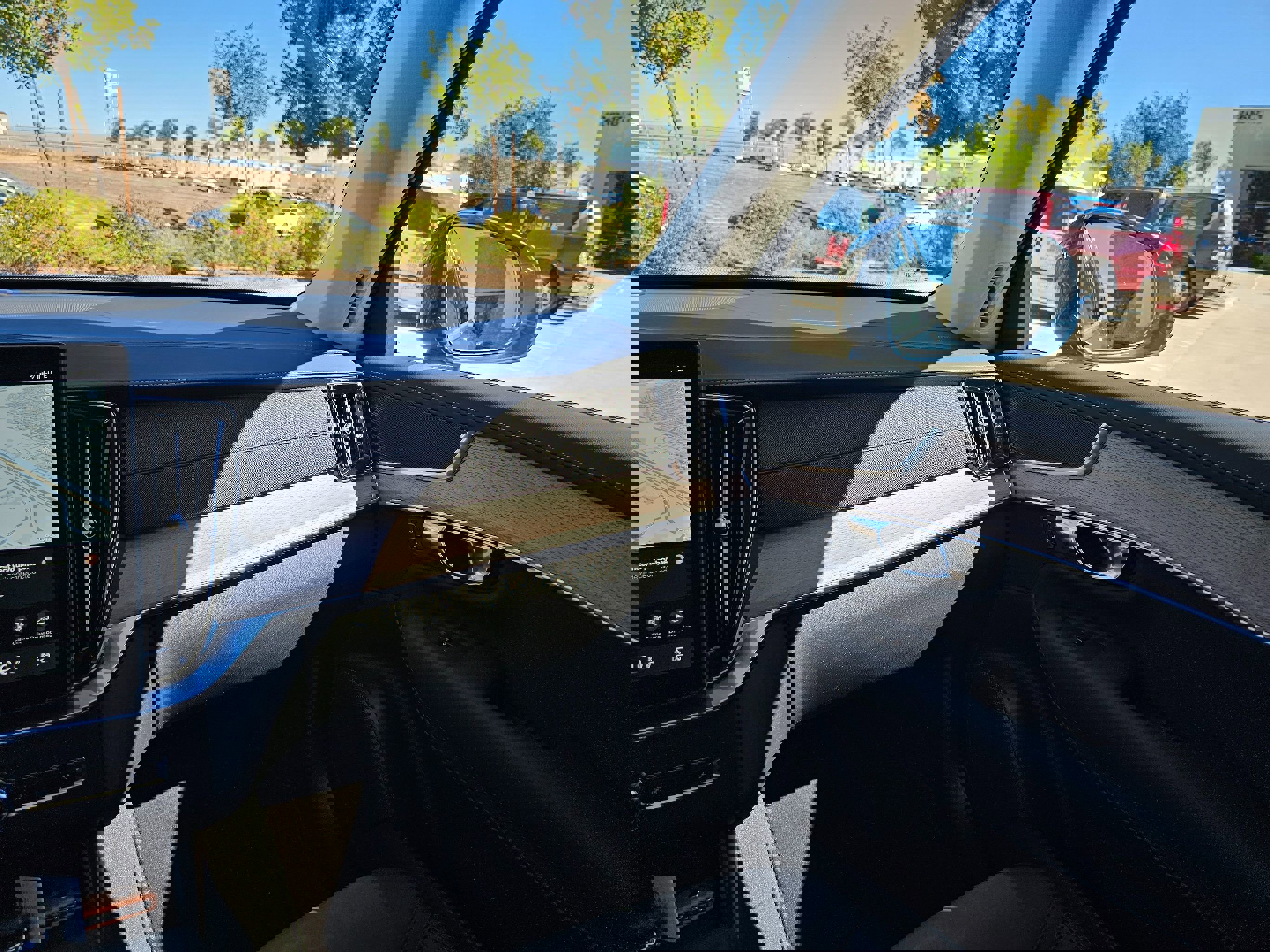 Used 2025 Volvo XC90 B6 Plus image 31