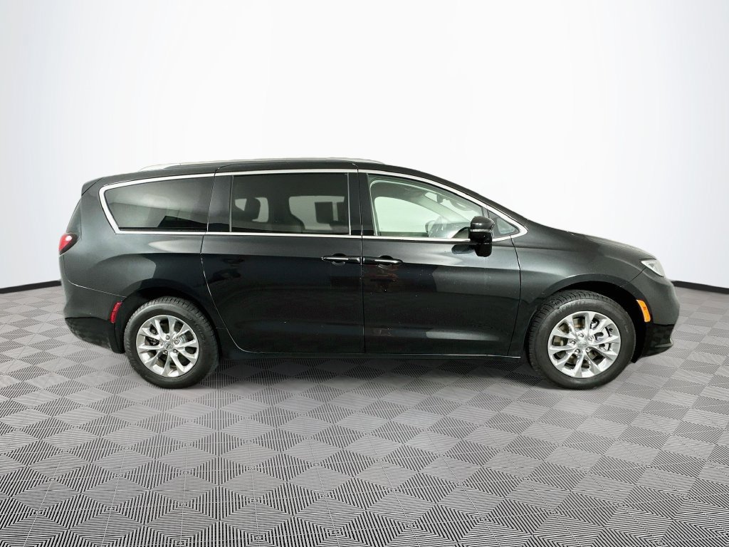 Certified 2021 Chrysler Pacifica Touring-L w/ Uconnect Theater Family Group AWD/4WD image 13