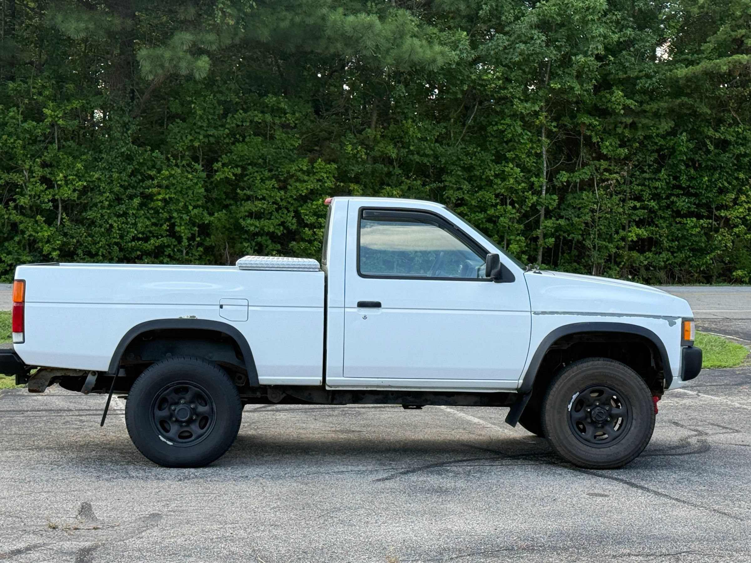 Used 1996 Nissan Pickup XE AWD/4WD image 3