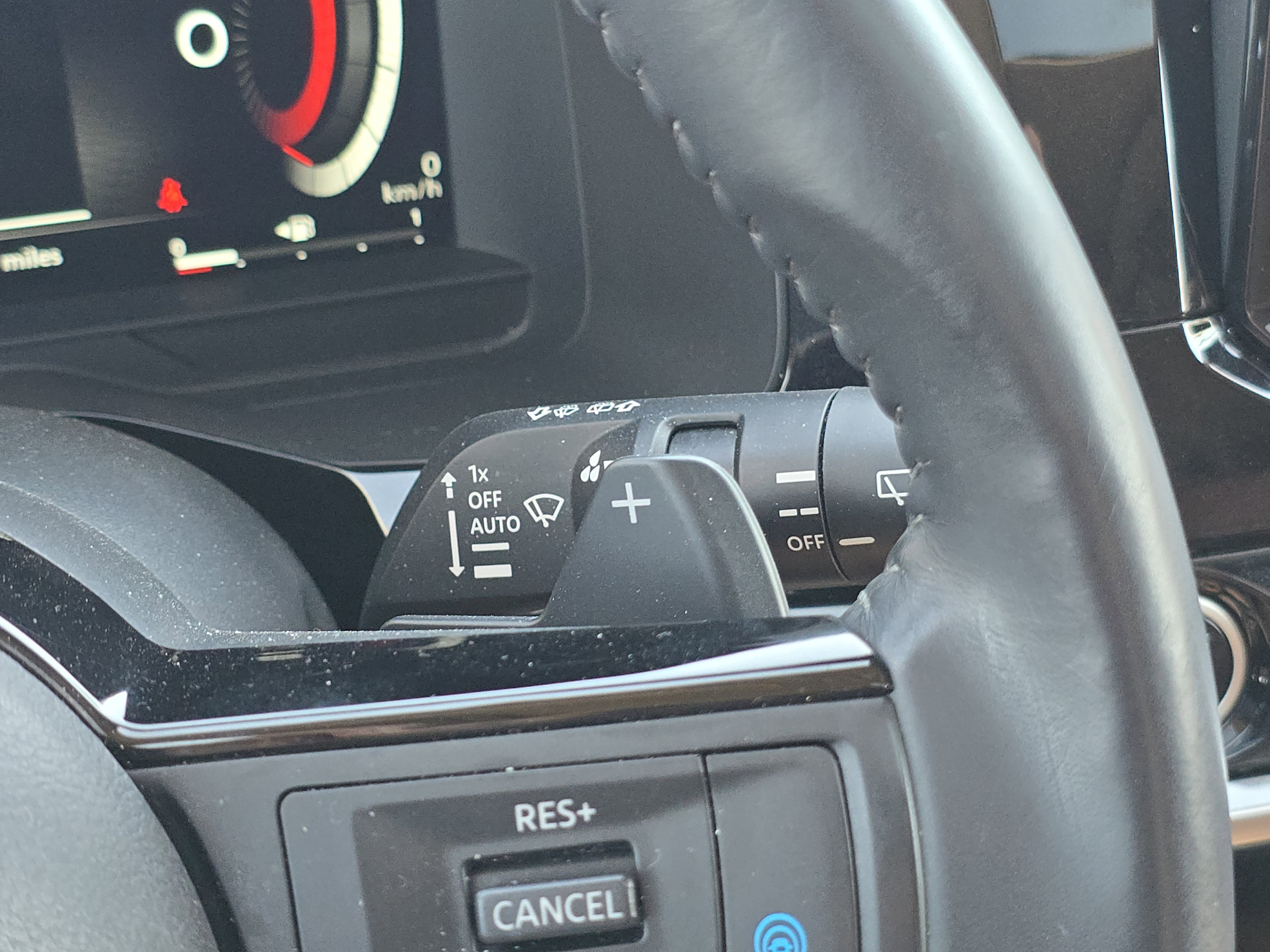 Used 2024 Nissan Pathfinder Platinum image 39