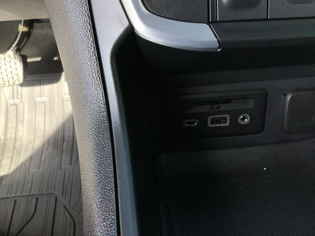 Used 2024 GMC Terrain SLE w/ Driver Convenience Package FWD image 28