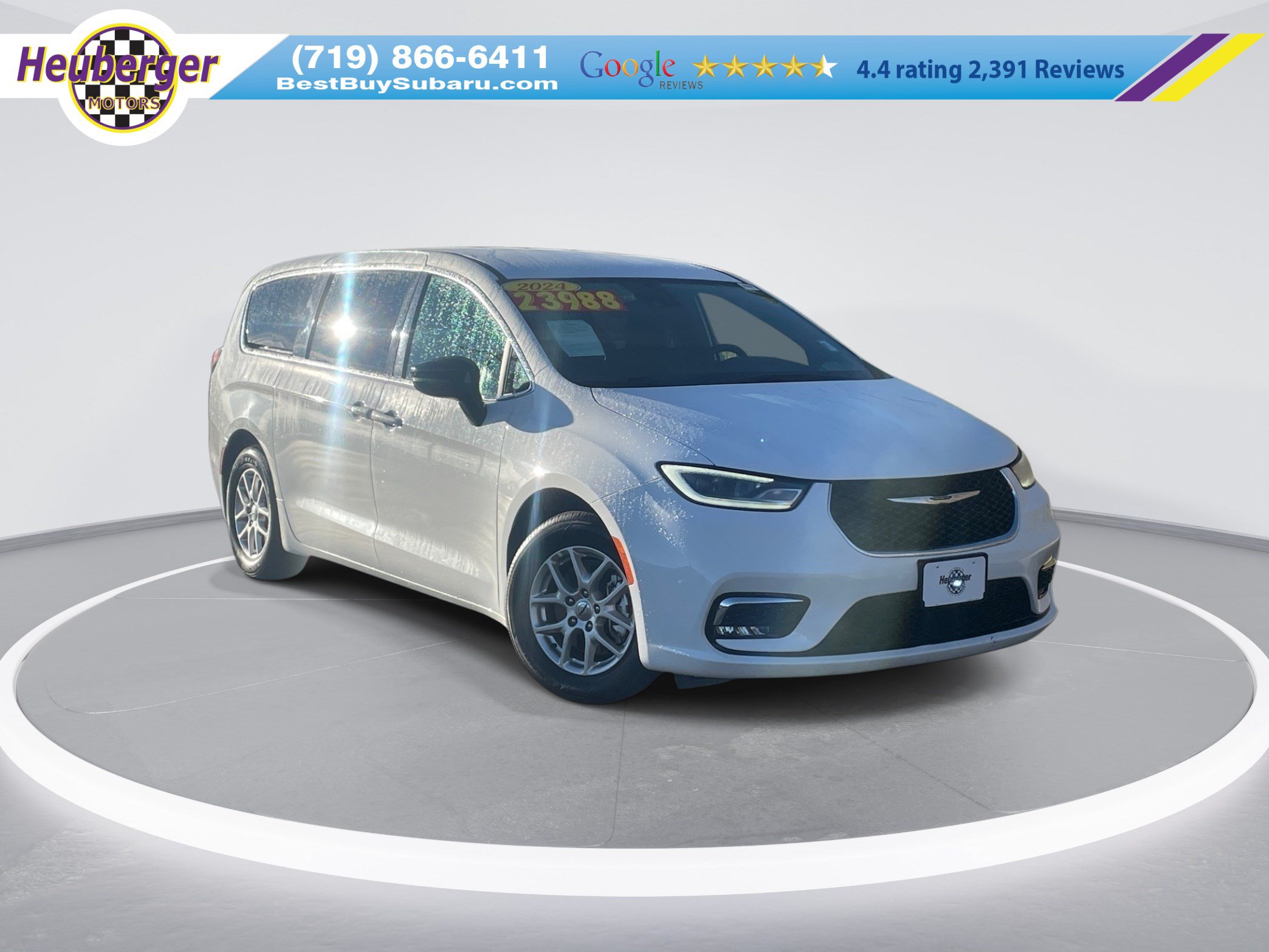 Used 2024 Chrysler Pacifica Touring FWD image 1