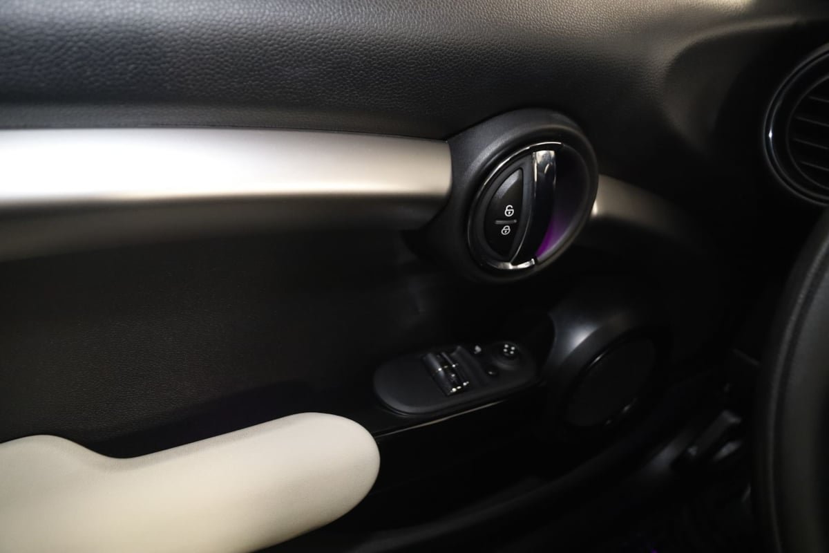 Used 2021 MINI Cooper SE w/ 6.5" Touchscreen Package FWD image 28