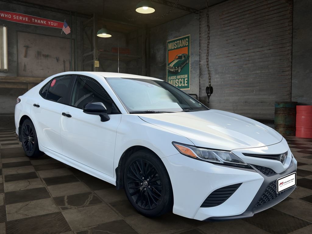 Used 2020 Toyota Camry SE image 2