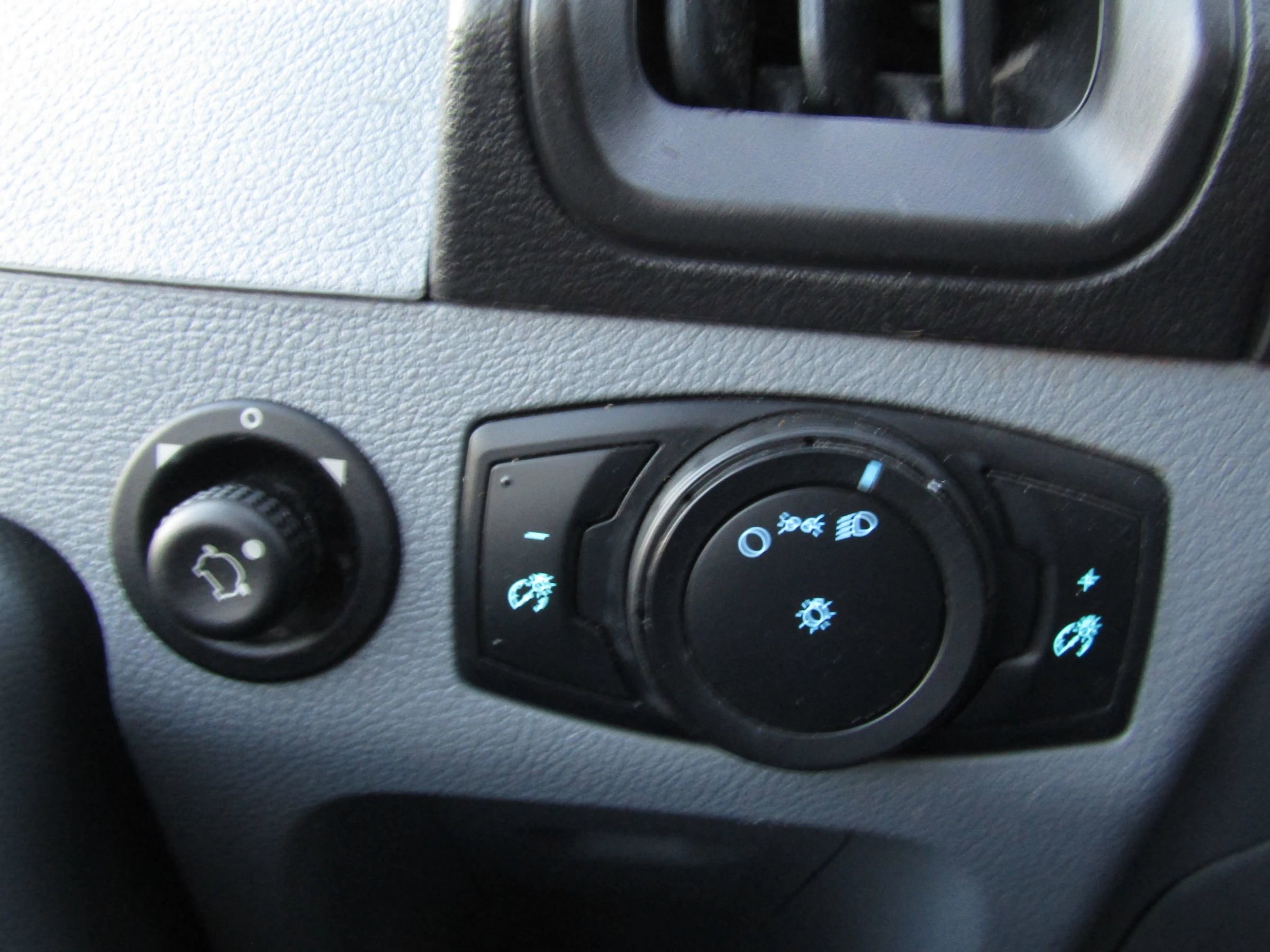 Used 2015 Ford Transit 250 Low Roof image 22