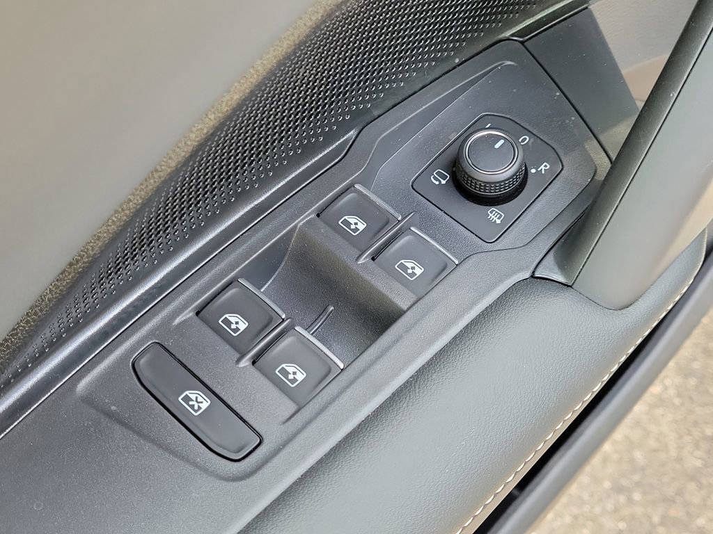 New 2026 Volkswagen Tiguan SEL R-Line AWD/4WD image 15