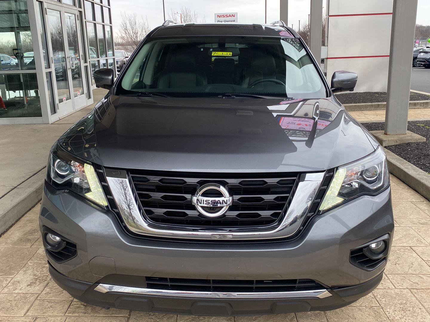 Used 2019 Nissan Pathfinder SL image 2