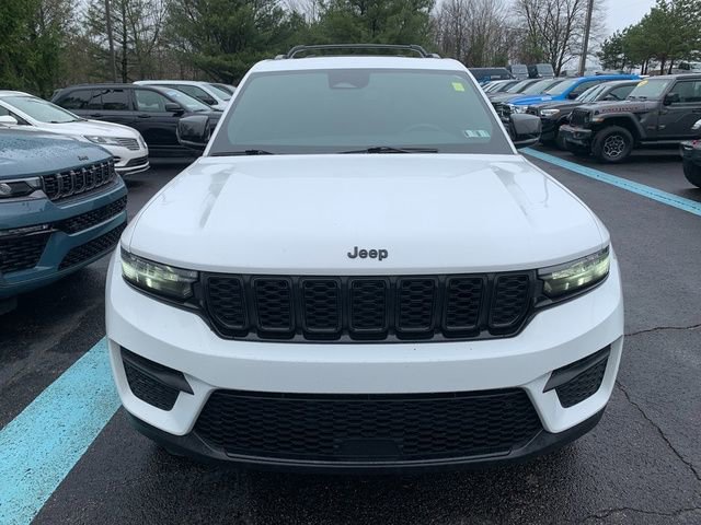 Used 2023 Jeep Grand Cherokee Altitude image 9