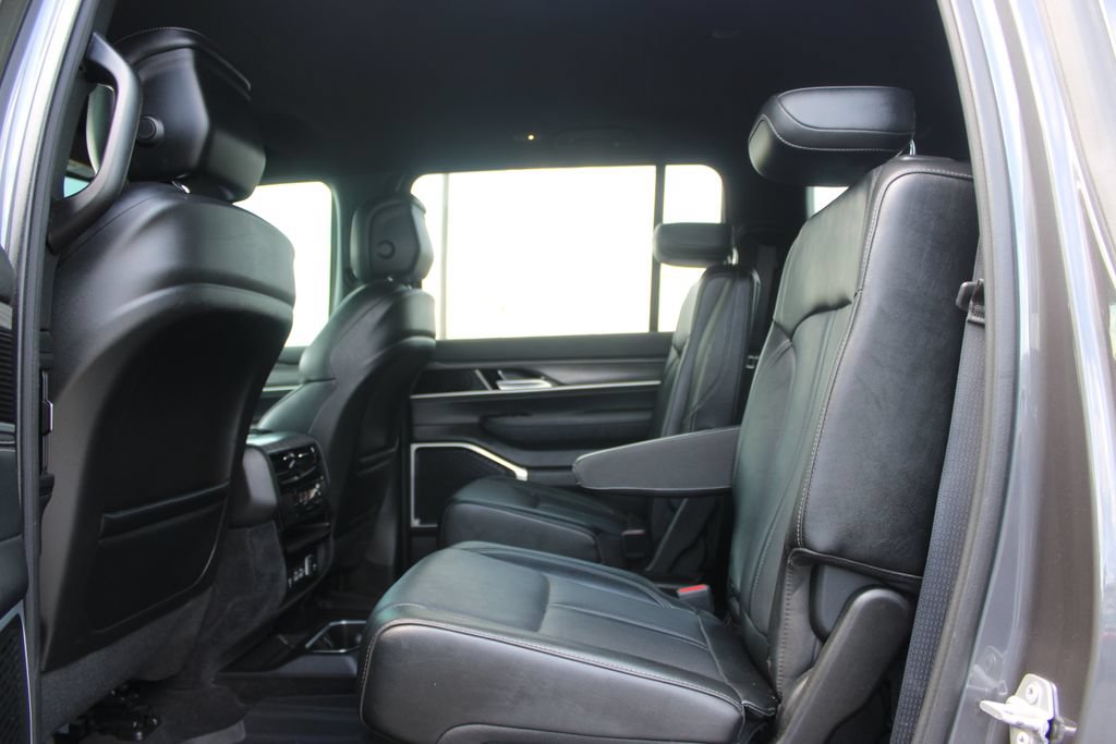 Used 2024 Jeep Wagoneer Series II AWD/4WD image 27