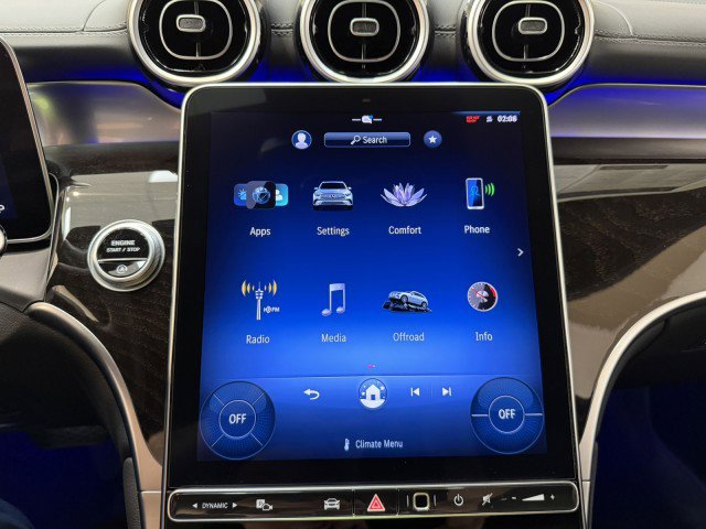 Used 2024 Mercedes-Benz GLC 300 4MATIC image 11