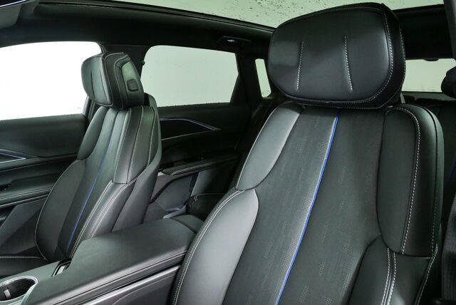 Used 2025 Cadillac Lyriq Sport AWD/4WD image 15