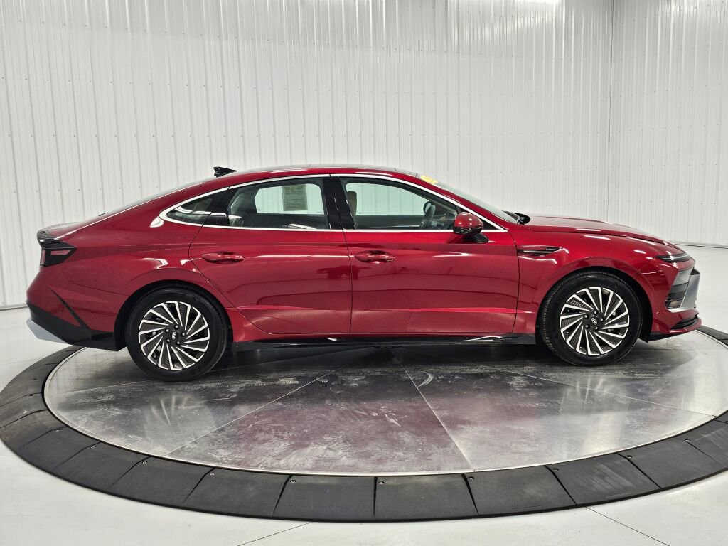 Used 2025 Hyundai Sonata Limited FWD image 6
