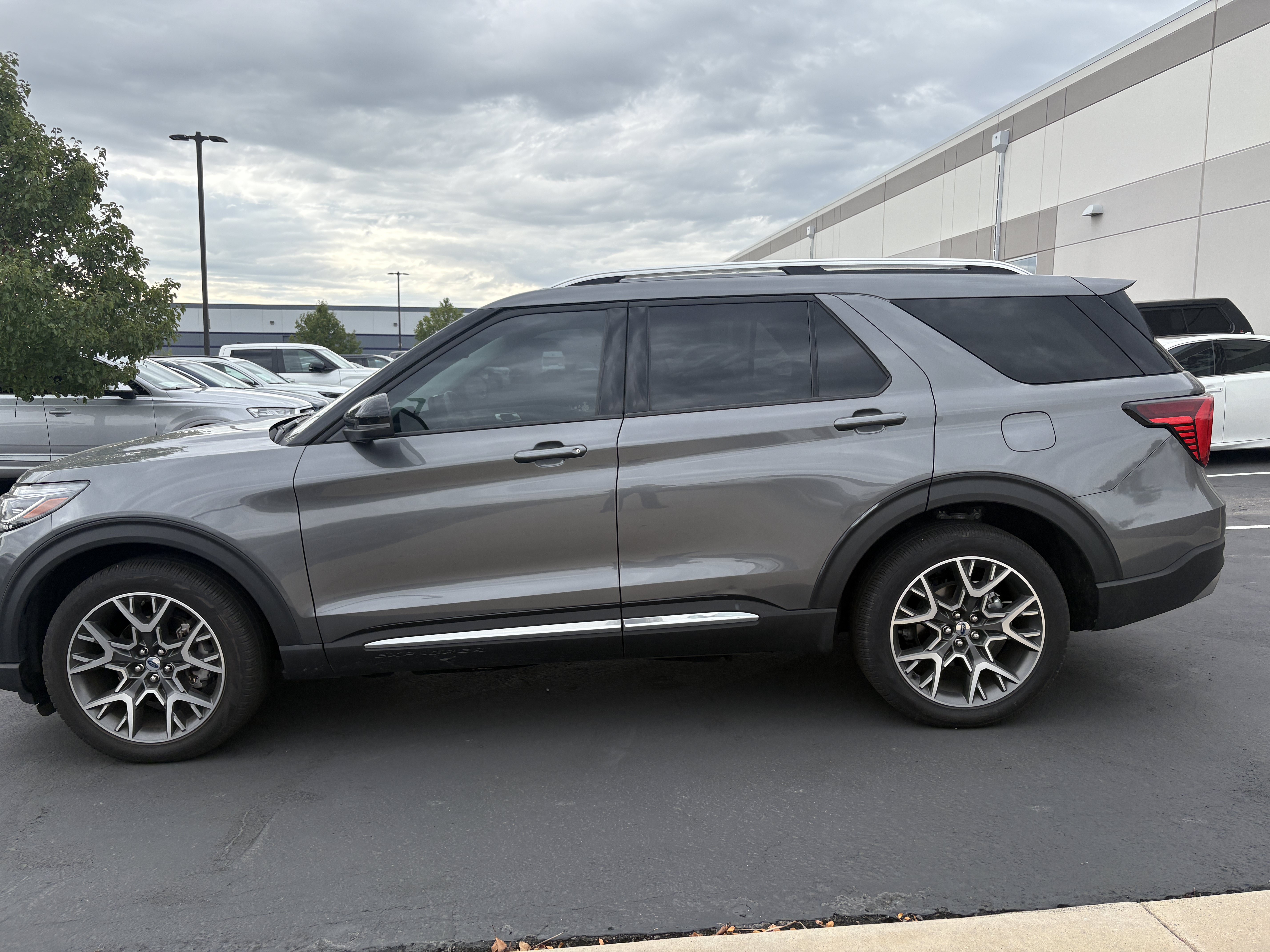 Used 2025 Ford Explorer Platinum w/ Ultimate Package AWD/4WD image 3