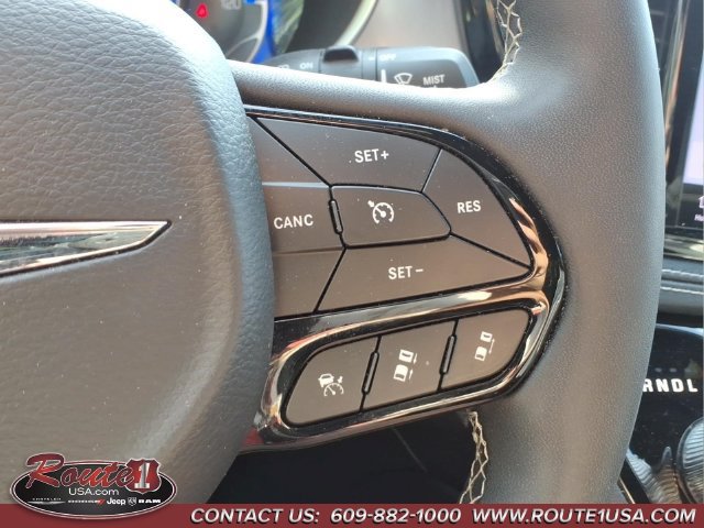 Used 2025 Chrysler Pacifica Limited FWD image 15