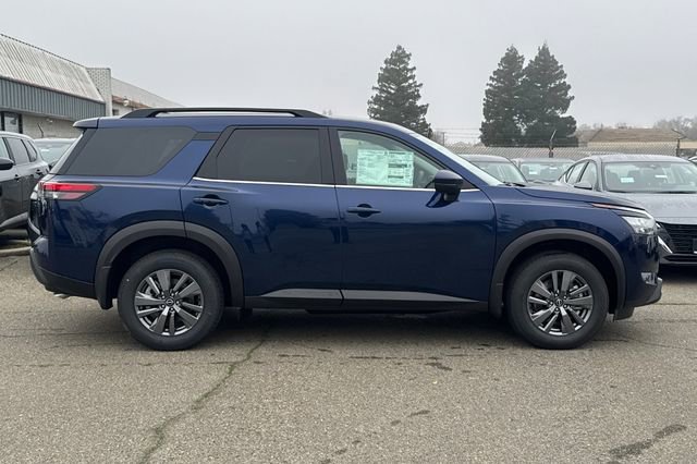 New 2025 Nissan Pathfinder SV w/ Black Appearance Package image 3