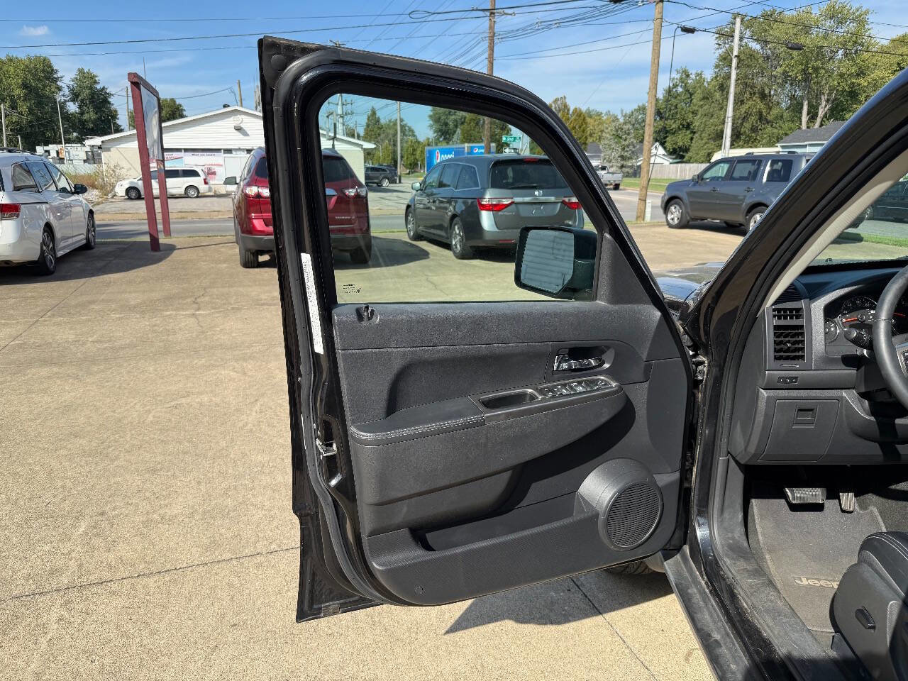 Used 2012 Jeep Liberty Limited Jet w/ Comfort/Convenience Group image 7