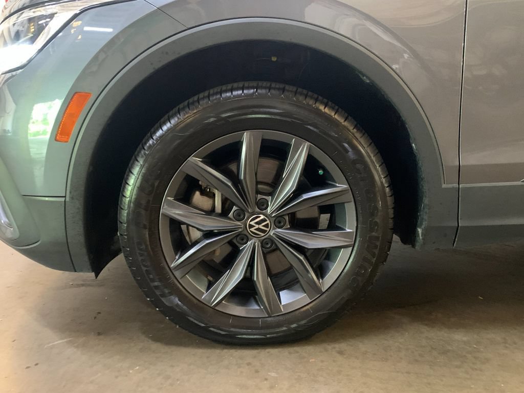 Used 2022 Volkswagen Tiguan SE AWD/4WD image 33