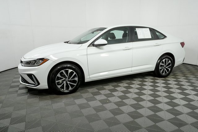 Used 2025 Volkswagen Jetta S image 4