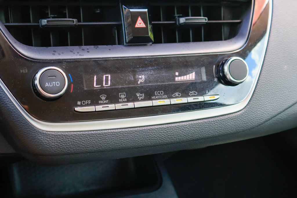 Used 2025 Toyota Corolla LE FWD image 16