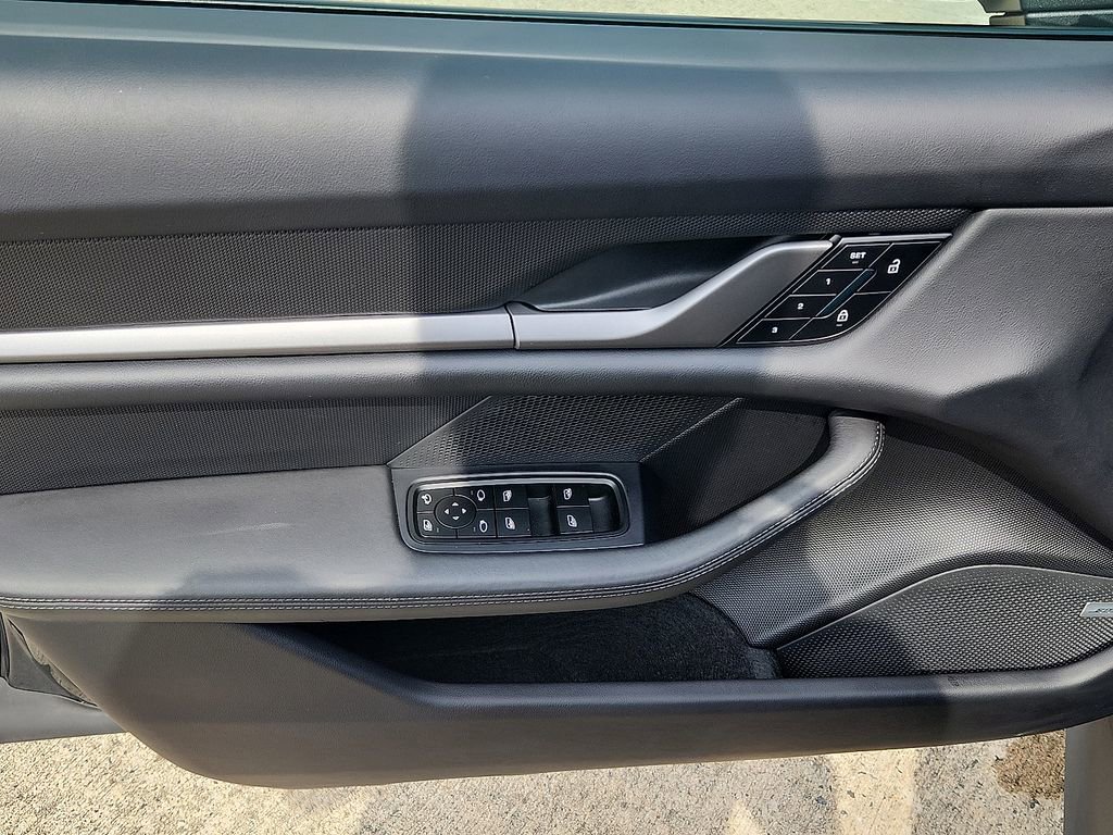 Certified 2025 Porsche Taycan image 12