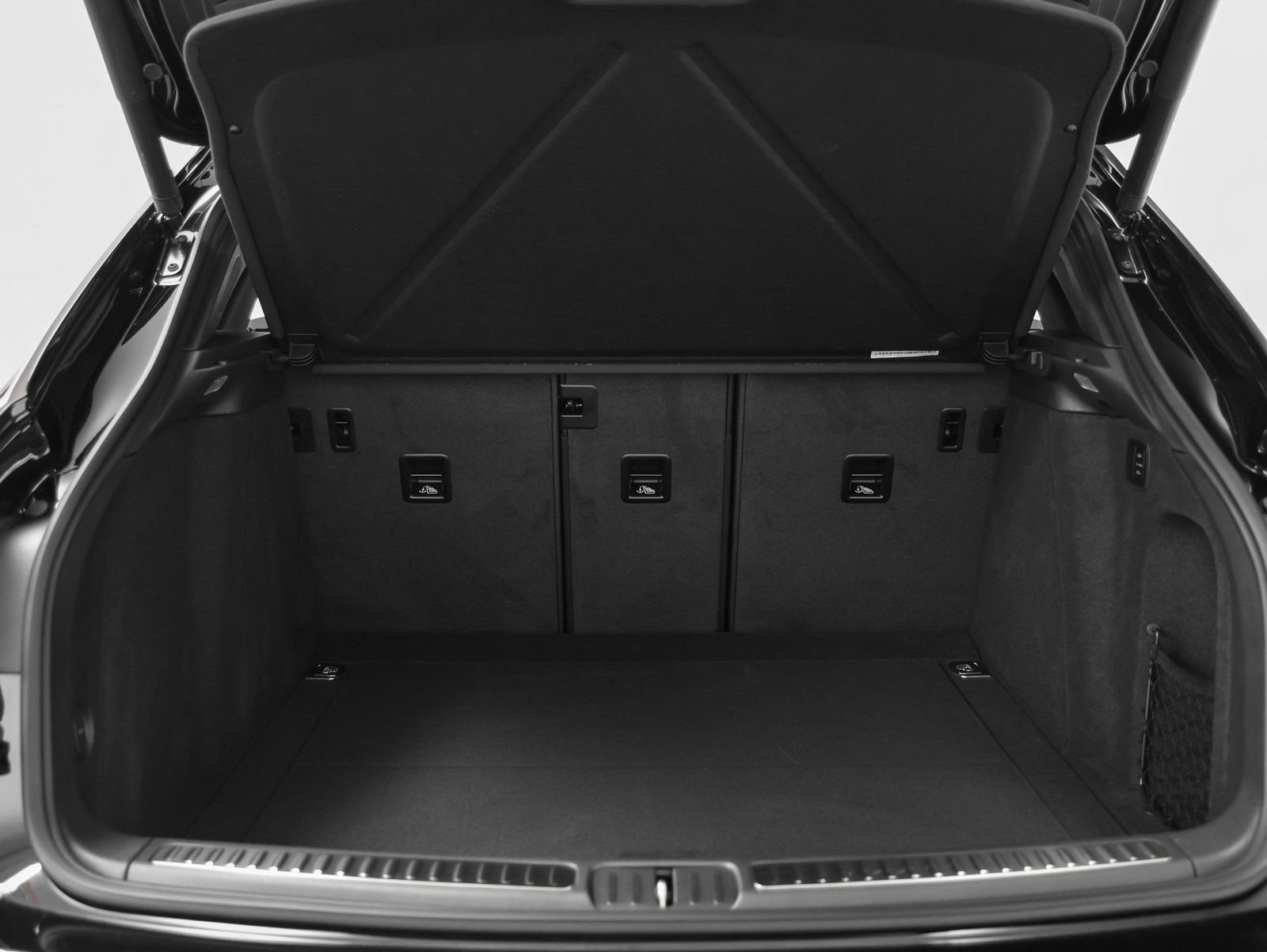 Certified 2025 Porsche Macan image 16