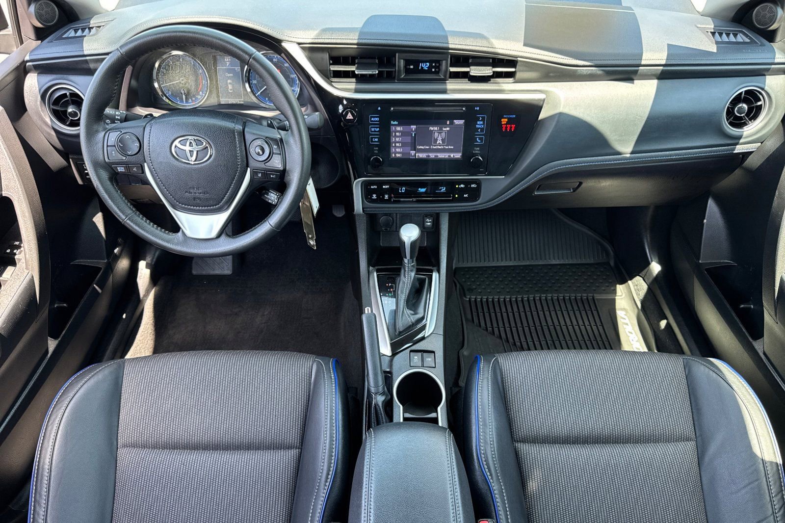 Used 2018 Toyota Corolla SE FWD image 13