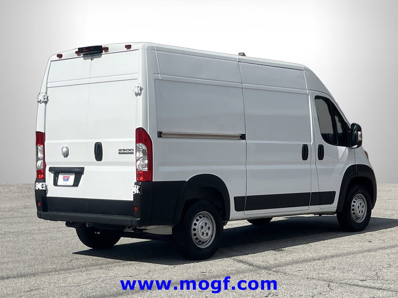 Used 2025 RAM ProMaster 2500 w/ Convenience Group image 3