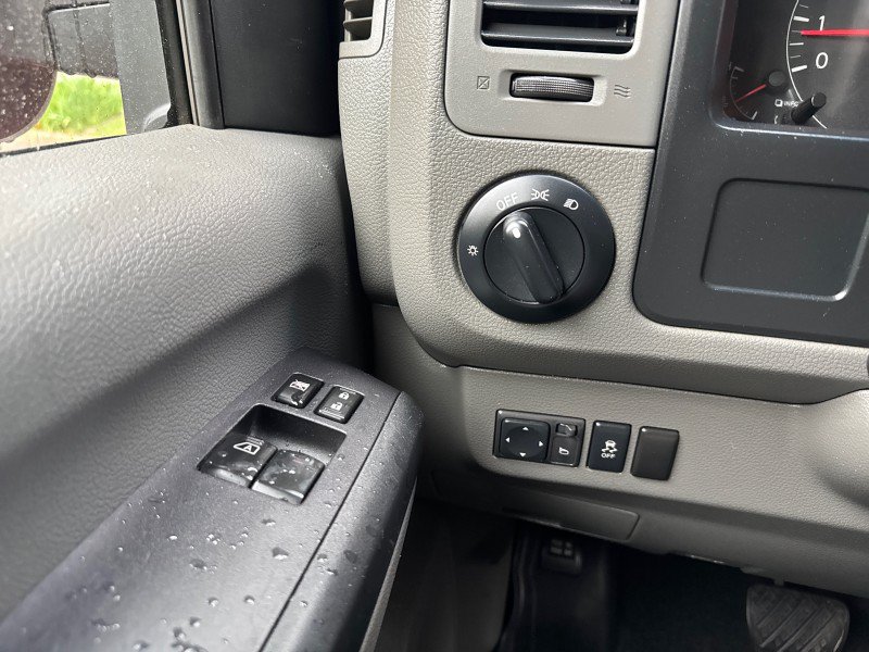 Used 2012 Nissan NV 2500 SV w/ Technology Pkg RWD image 9