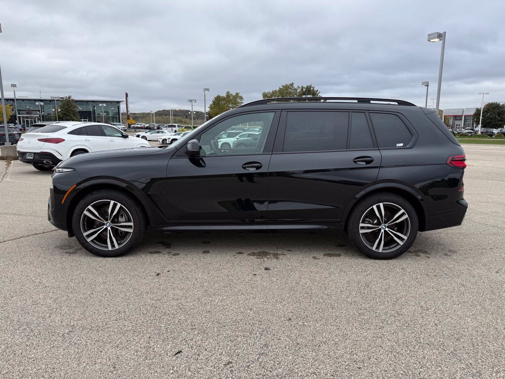 Used 2026 BMW X7 xDrive40i w/ M Sport Package AWD/4WD image 2