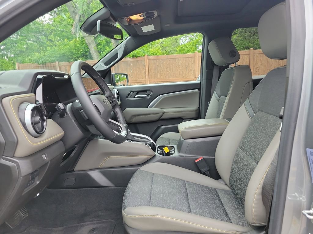 Used 2024 Chevrolet Colorado ZR2 w/ Technology Package AWD/4WD image 20