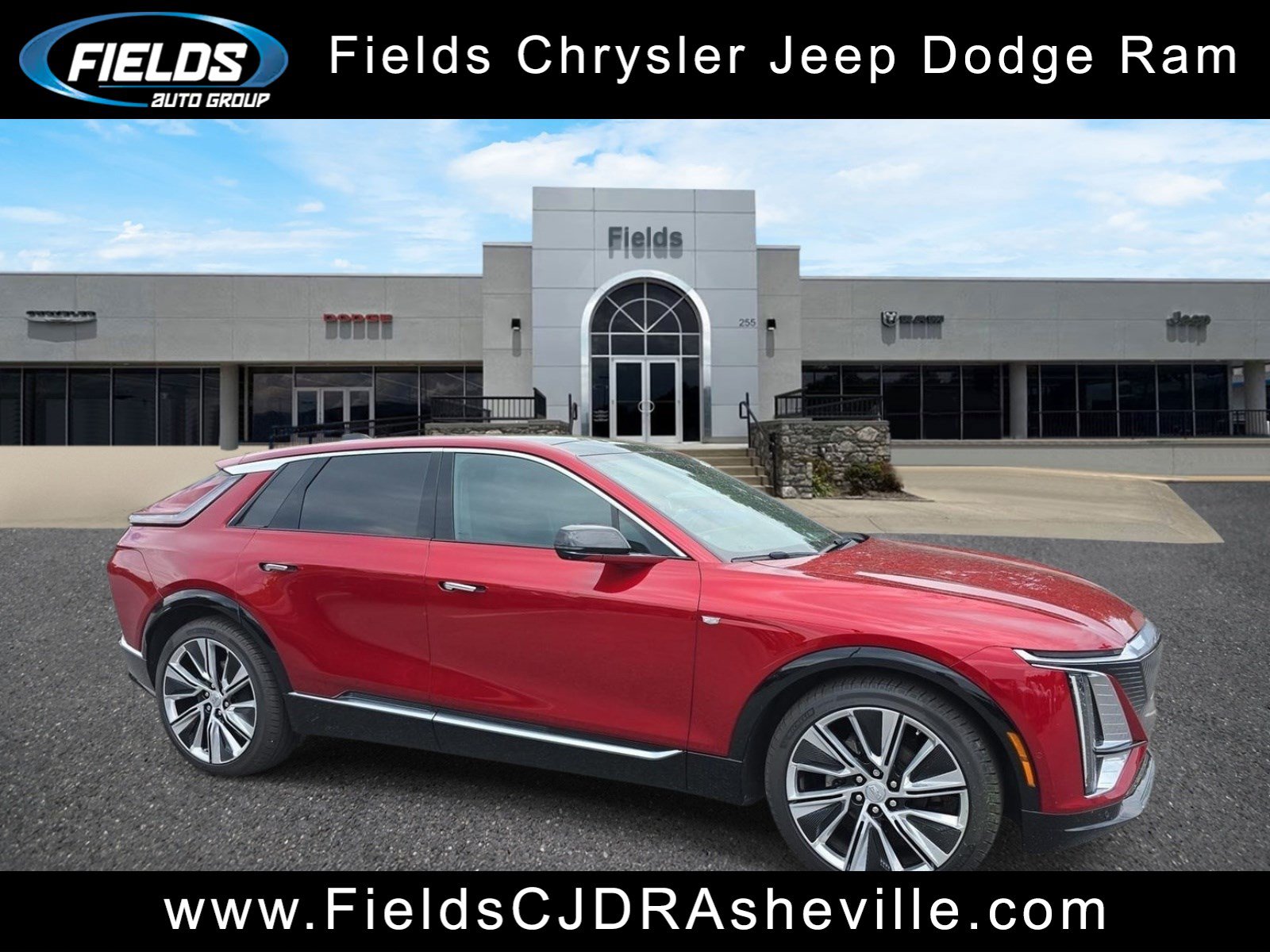 Used 2025 Cadillac Lyriq Luxury w/ LPO, Floor Liner Package AWD/4WD image 1