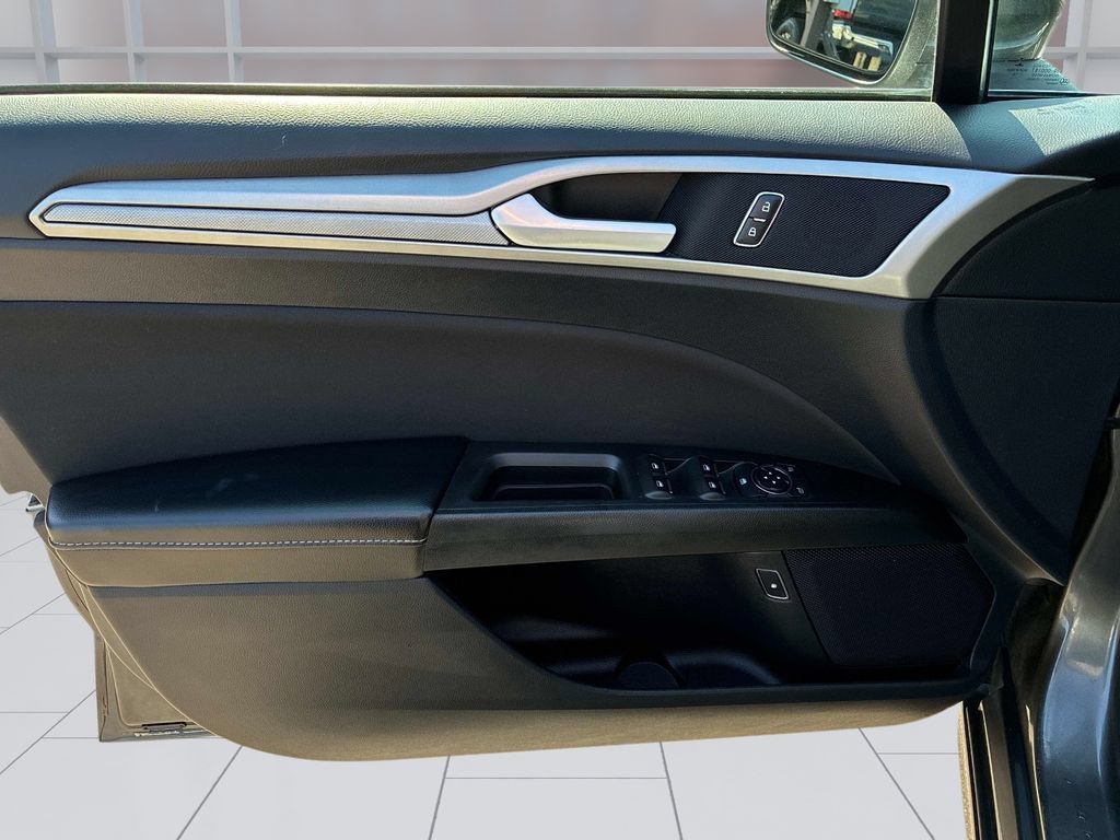 Used 2020 Ford Fusion SE FWD image 27