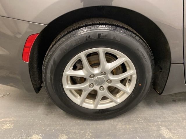 Used 2020 Chrysler Pacifica Touring-L FWD image 33