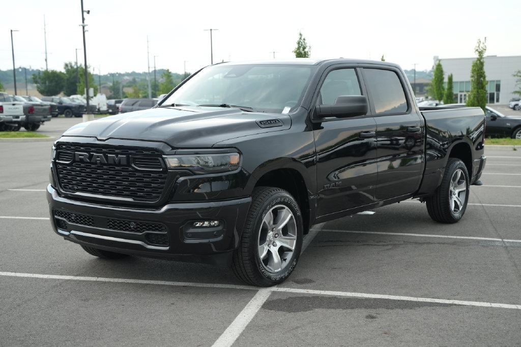 New 2026 RAM 1500 Express AWD/4WD image 3
