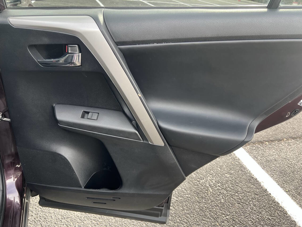 Used 2018 Toyota RAV4 XLE w/ Plus Extra Value Package image 19