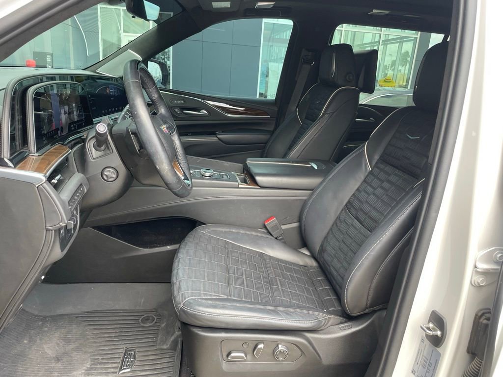 Used 2023 Cadillac Escalade ESV Sport Platinum w/ LPO, Floor Liner Package AWD/4WD image 11