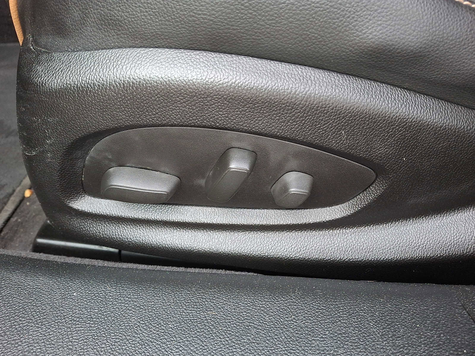 Used 2014 Chevrolet Impala LT w/ Premium Seating Package image 11