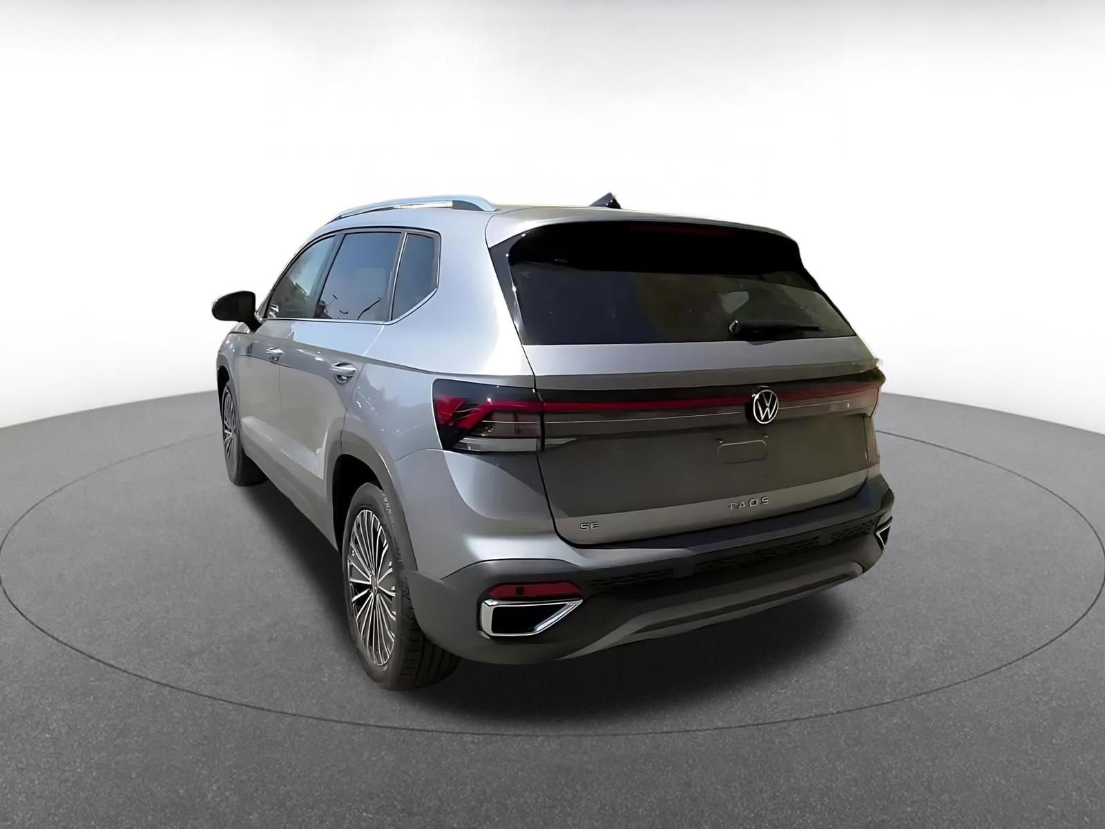 Used 2025 Volkswagen Taos SE image 11