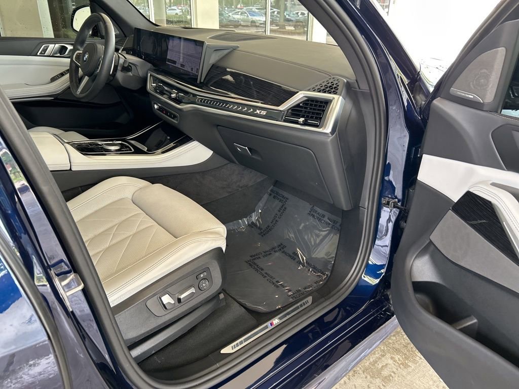 Used 2024 BMW X5 xDrive40i w/ M Sport Package image 26