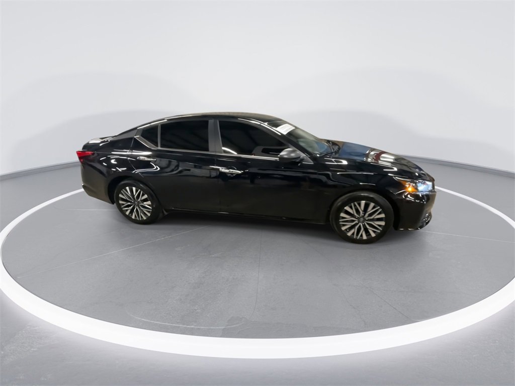 Used 2024 Nissan Altima 2.5 SV image 9