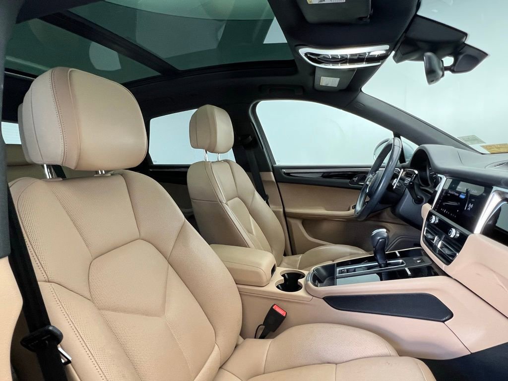 Certified 2022 Porsche Macan image 18