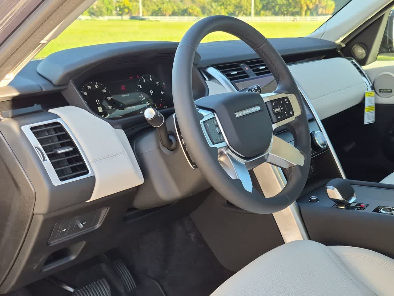 New 2026 Land Rover Discovery S AWD/4WD image 10