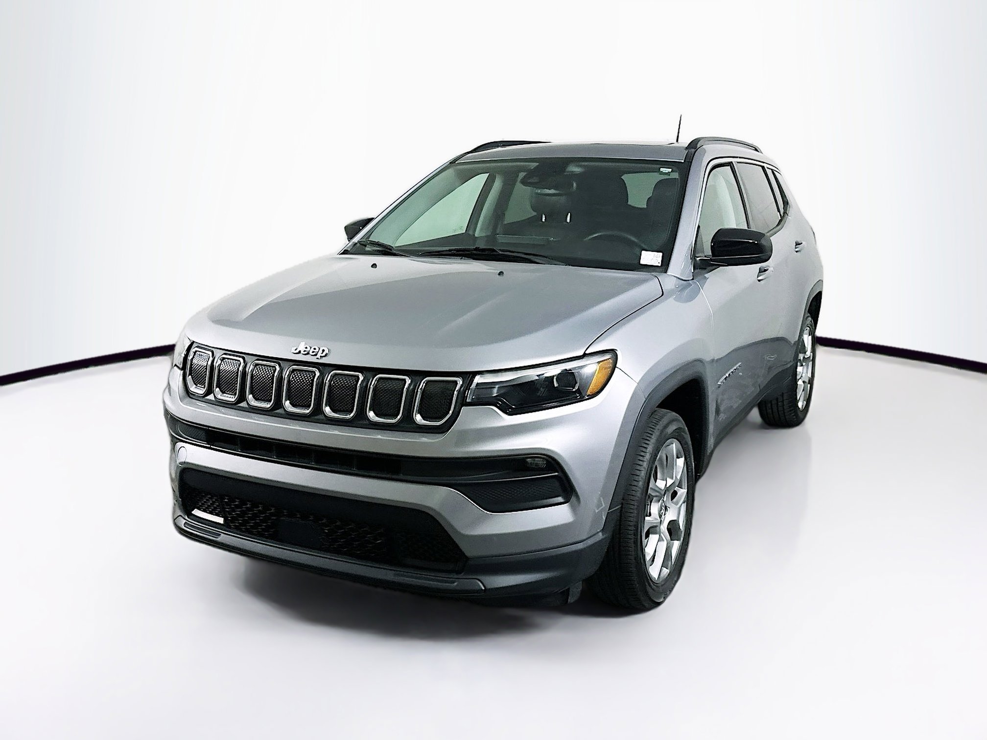 Used 2022 Jeep Compass Latitude w/ Sun and Sound Group image 3