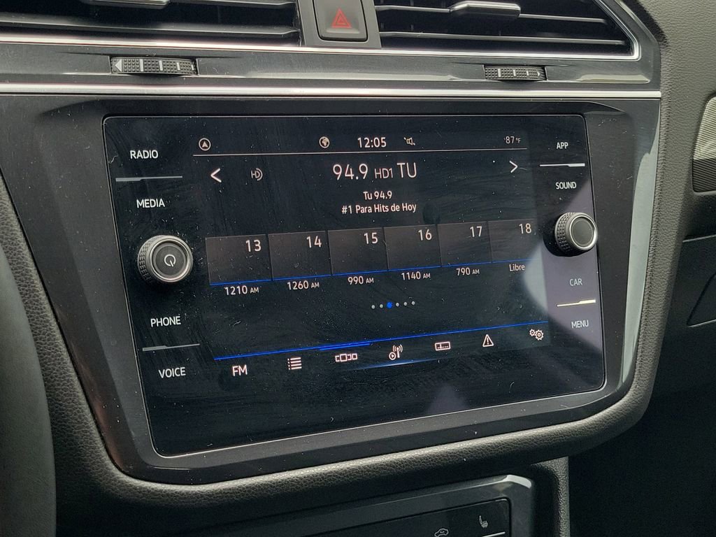 Certified 2022 Volkswagen Tiguan SE FWD image 21