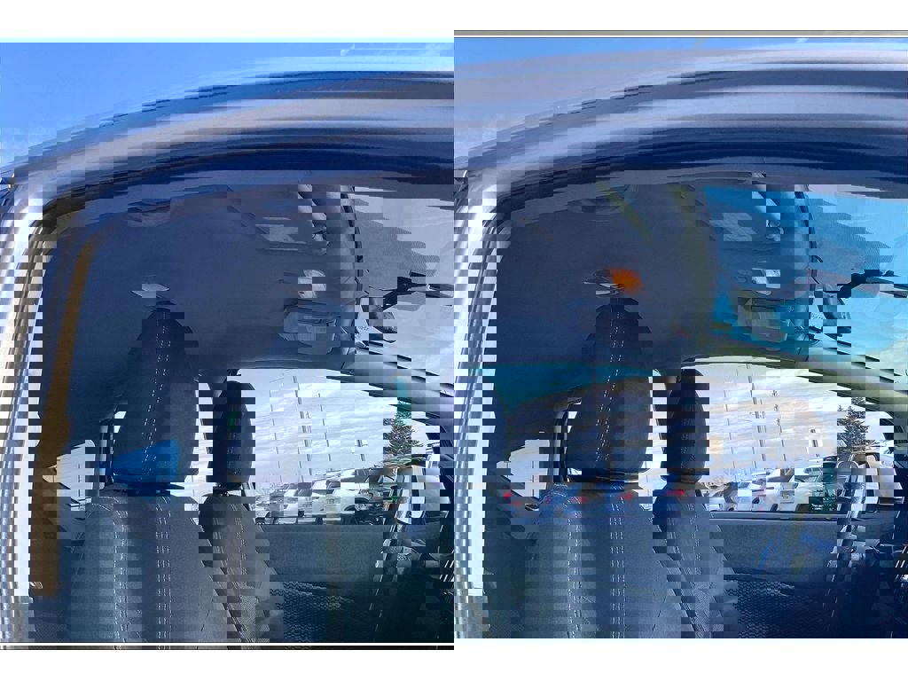 Used 2015 Nissan Versa Note SV FWD image 24