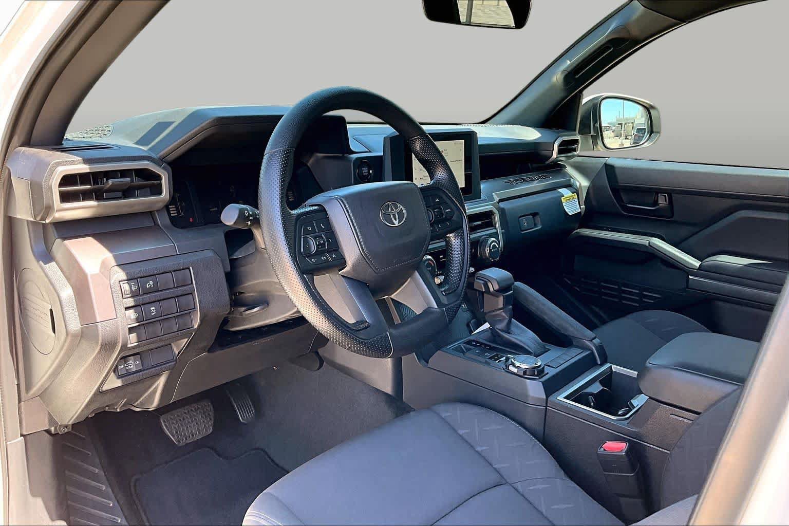 Used 2025 Toyota Tacoma SR5 AWD/4WD image 16