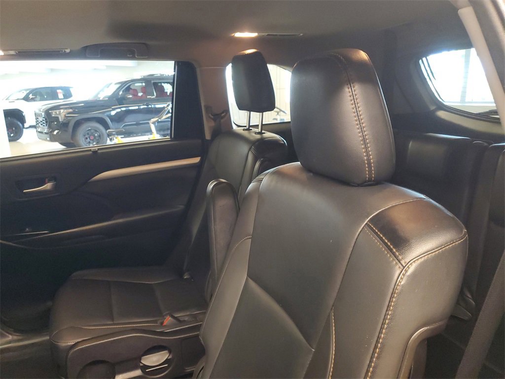 Used 2019 Toyota Highlander XLE image 13